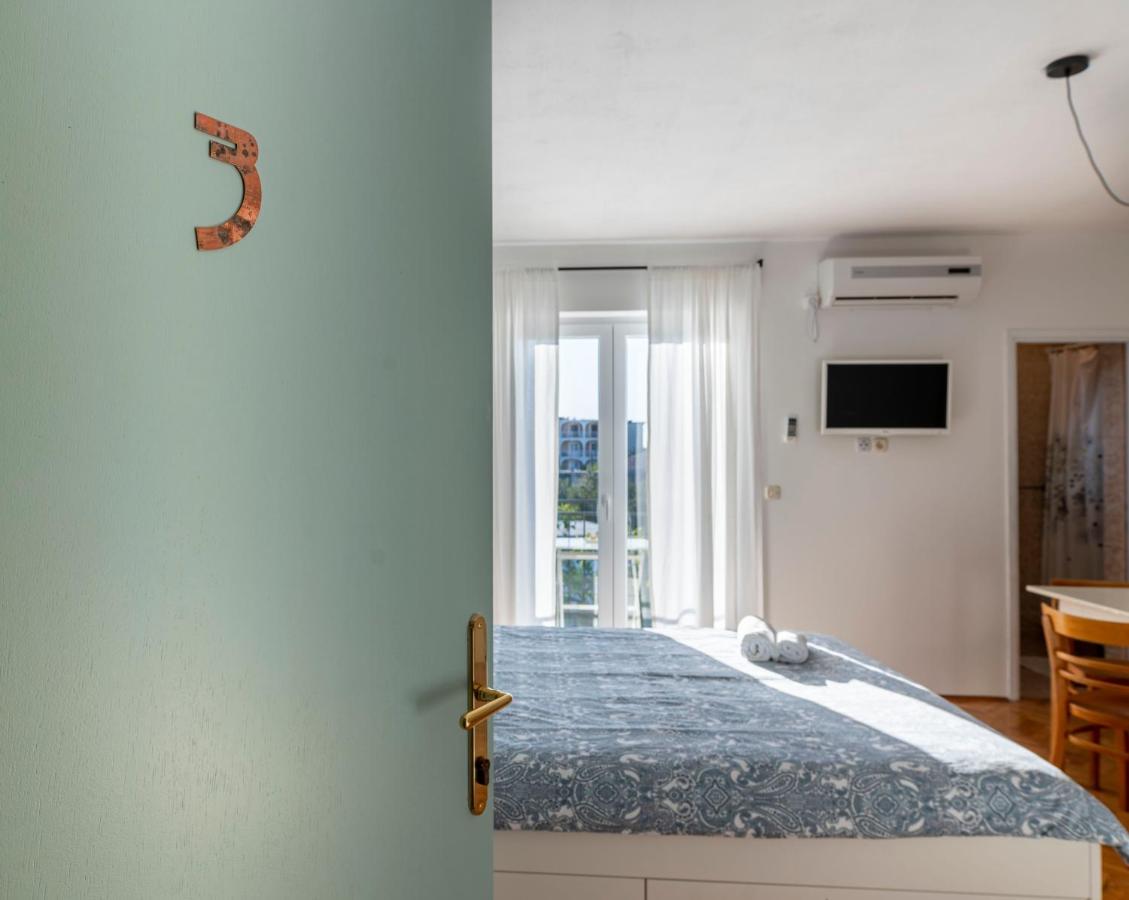 Charming Tale Apartments Modun19 Pirovac Camera foto